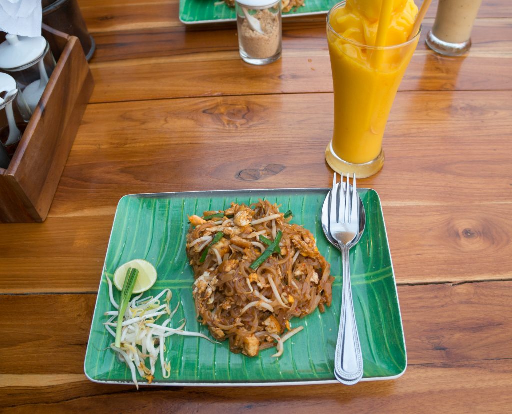 Vegetarisches Pad Thai für 90 Baht im Rock'n'Roll