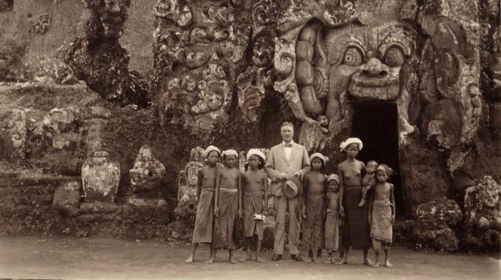 Historische Aufnahme der Goa Gajah Höhle auf Bali (Quelle: Universität Leiden, Niederlande)