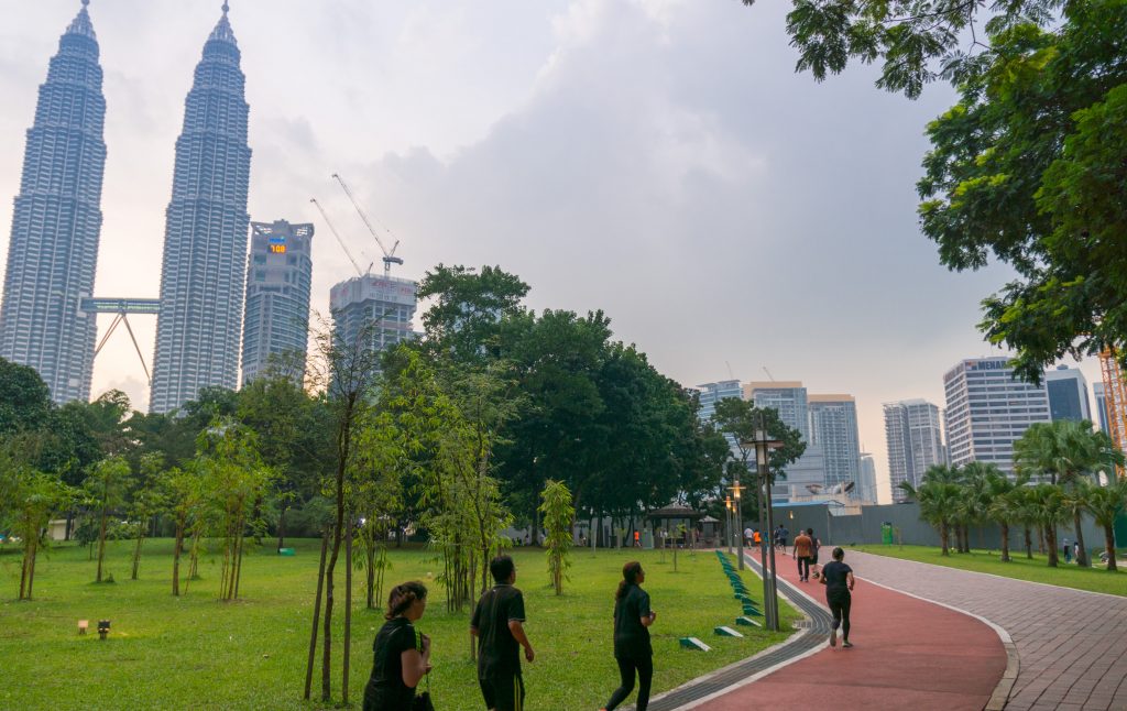 Die Laufstrecke im KLCC Park wird viel genutzt.