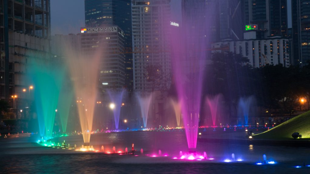 Tägliche Wasserspiele im KLCC Park