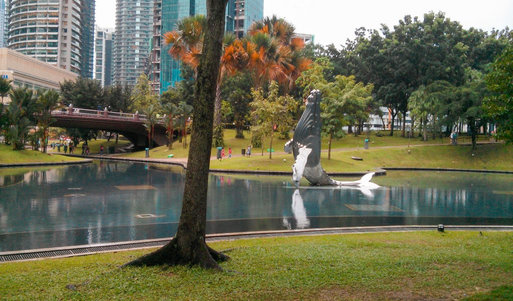 Blick über den kleinen See im KLCC Park