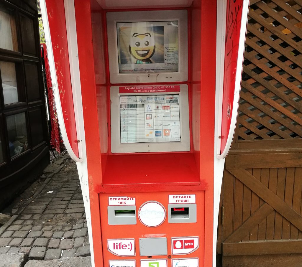 Ein Automat zur Aufladung des Handyguthabens für alle gängigen Anbieter. 